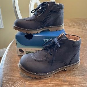 Stride Rite Sawyer Toddler Boy Size 8.5M in Navy